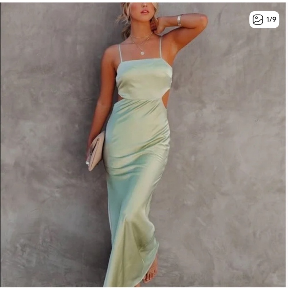 NWT SIZE SMALL Elegant Green Satin Gown